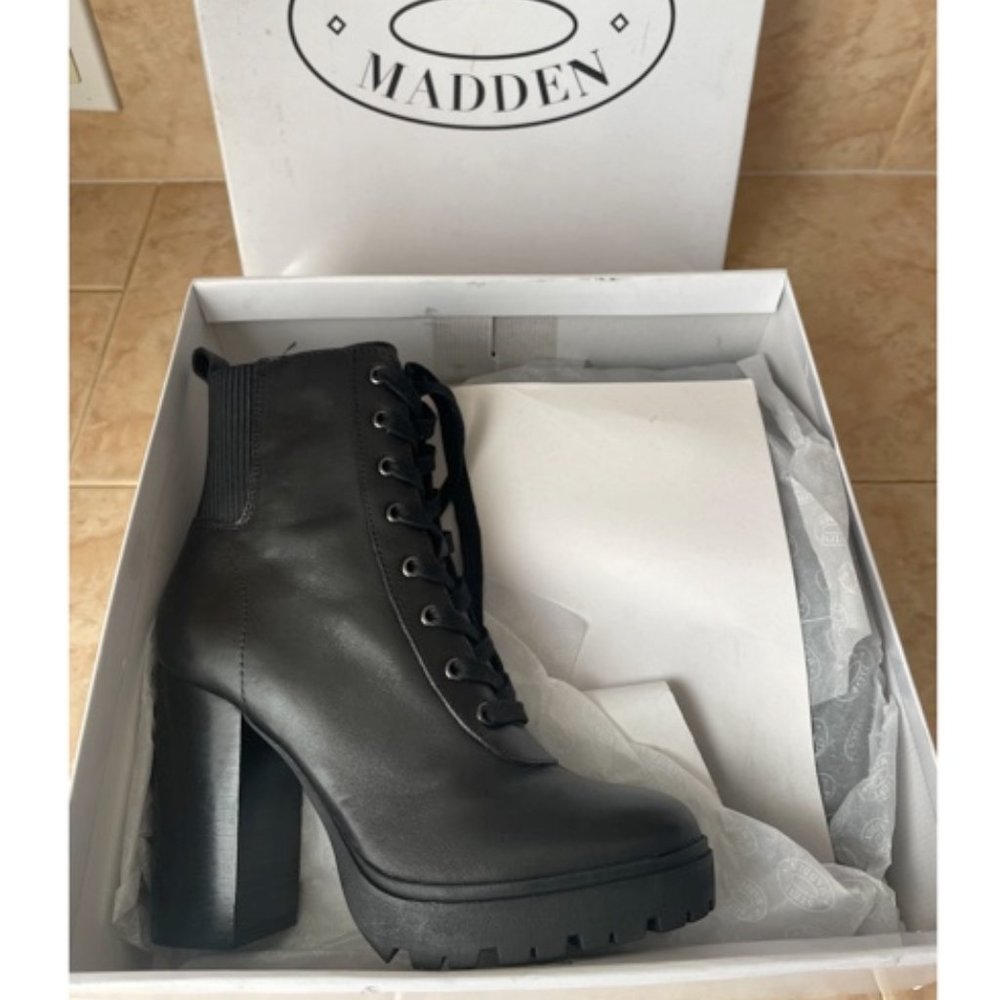 NWT Steve Madden Latch Boots